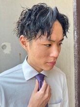 【ビジネスマンにもオススメ◎】決めすぎない緩めツイストスパイラル×センターパート（メンズ/香川/高松）