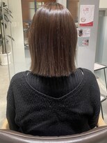 ヘッズ 高木瀬店(HEADS)&nbsp;切りっぱなしボブ アッシュブラウン 縮毛矯正 ストレート 20代