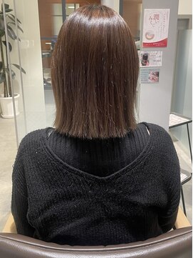 ヘッズ 高木瀬店(HEADS) 切りっぱなしボブ アッシュブラウン 縮毛矯正 ストレート 20代