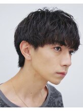 波巻きパーマは、どんなファッションのも合わせやすいのが人気◎[中崎/メンズパーマ/フェード/men's/眉毛]