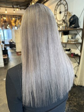 トロニー(TLONY) ホワイトグレージュ　stylist/miaki