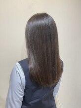 ジュリア(Giulia) 艶髪ストレートスタイル