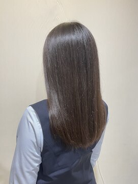 ジュリア(Giulia) 艶髪ストレートスタイル