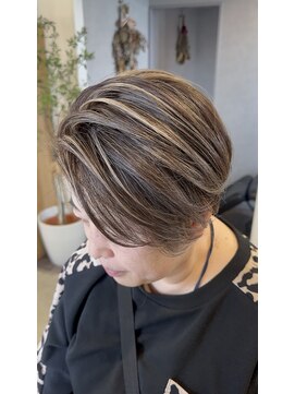 ハイク(HYKE) 白髪ボカシショート/白髪ボカシハイライト40代/50代/60代