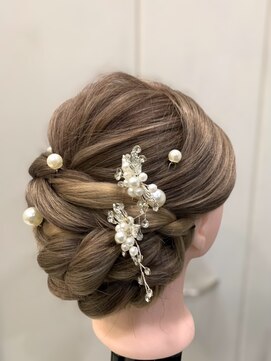 アヴソリューク(Absoluk) ロープ編みシニヨン　ヘアセット　お呼ばれ　イベント