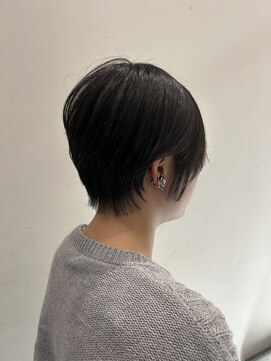 アース 天満橋店(HAIR & MAKE EARTH) 20代30代40代前下がりストレート小顔補正立体カット