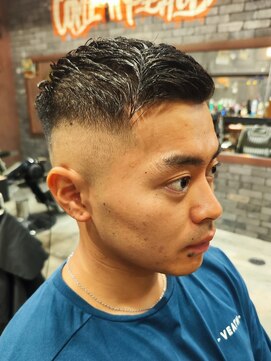 フォーコーナーズカットショップスリーセント 栄(FourCornersCutShop 3/cent) フェザーアップ/スキンフェード/フェードカット