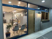 ユメノカタチ(Yume no Katachi)の雰囲気（外観も青とモルタル調を基調とし北欧風な雰囲気です）