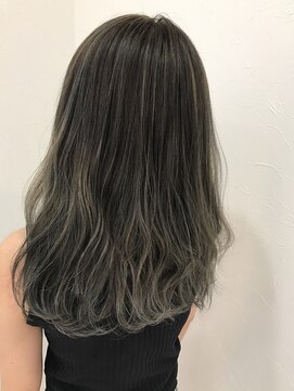 サロンドパリス ラグジュアリー(Salon de Paris Luxuary) グレーアッシュで深みある4Dカラー