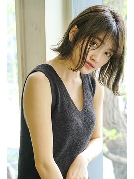 ネイヴィル(navile) 切りっぱなしボブ×ペールグレージュ