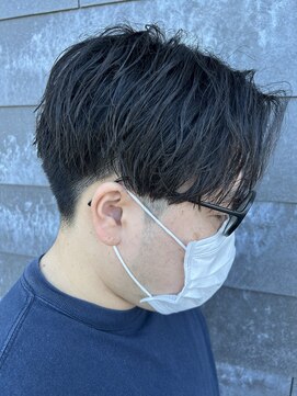 ヒュイル バイ ニアウ(Hwyl by Niau) メンズマッシュセンターパートスパイラルパーマニュアンスパーマ