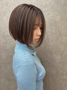 エニル(enil) 大人なの魅力を引き立てる前下がりボブ