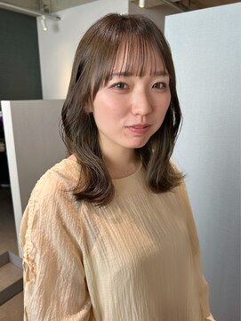 アム(amu) くびれミディアム/レイヤーミディアム/パラパラ前髪