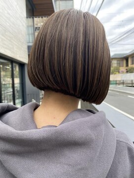 ナル(nalu.) ボブ/切りっぱなしボブ/ベージュカラー/艶カラー