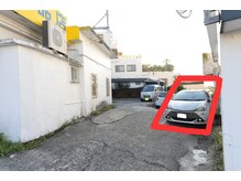 店舗横駐車赤枠に駐車スペースあり