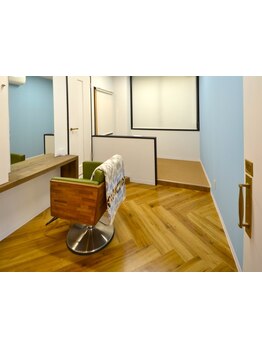 完全個室ルームで、お子様連れのお客様も心ゆくままにお過ごしいただけます。駐車場完備◎