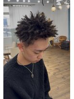 ユイマァルスロウ(YUIMARL SLOW)&nbsp;スパイキーアフロ針金パーマメンズパーマ刈り上げショート