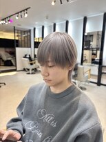 ソルバー(SOLVER)&nbsp;ケアブリーチで叶える、ツヤ感たっぷり『プラチナシルバー』