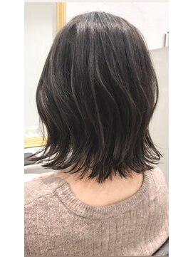 エマ(emma) 切りっぱなし外ハネの8トーングレージュ