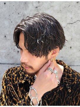 フィフス 原宿(fifth) ツイストスパイラルパーマツーブロック前下りセンターパート