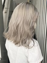 ソーコ 渋谷(SOCO) ハイトーンインナーカラーベージュフェイスフレーミング