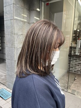 エミーバイモアムー(Emmie byMoremuu) 細めハイライト