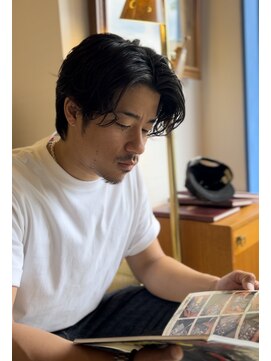 フォーコーナーズカットショップフェイビーズ 名古屋西(FourCornersCutShop favey's) センターパート ニュアンスパーマ