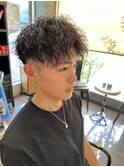 スペインカール前下がりマッシュフェードカットメンズパーマ