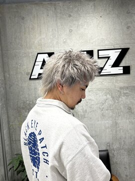 オルズ 渋谷(ALLZ) ショートウルフアップバングブリーチカラーメンズシルバーカラー