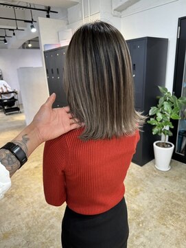 メリー オオサカ(Merly Osaka) 派手すぎない中明度バレイヤージュ_contrast greige_