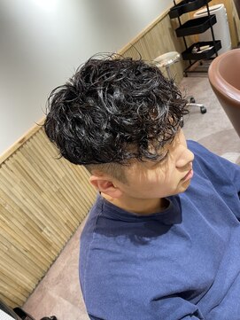 クオル 立川(QOL) スペインカール メンズ刈り上げ 外国人風 強めパーマ