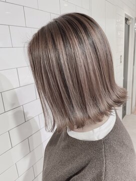 ブルー 盛岡店(BLUE) #ハイライト#グラデーション#切りっぱなしボブ