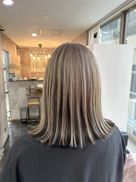 トゥーミー(to mee) シルキーベージュ×ダークグレー♪【新田】[ダブルカラー]