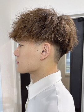 ビビバイベル(BiVi by BHEL) 桑名メンズパーマメンズカットセンターパートメンズマッシュ緩め