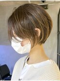 横浜西口くびれショート切りっぱなしボブベージュカラー30代◎