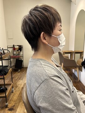 シロ(siro) 【白髪ぼかし×ショート】