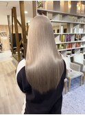 派手髪×ハイトーン×ミルクティーベージュ
