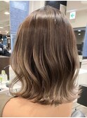 青山白髪ぼかしハイライトウルフショートヘアグレージュ30代40代