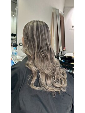 シエラ 南船場(CIERA.) アッシュグレーショートバレイヤージュ前髪マッシュウルフ