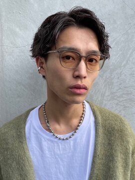 レタッチバイフィフス(RETOUCH by fifth) 原宿ツイストスパイラルパーマメンズカットセンターパート緩め