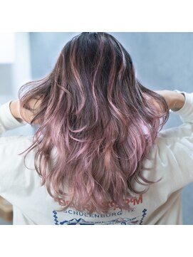 シン(shin) ピンクバレイヤージュで大人可愛いウルフヘア【1001mille】