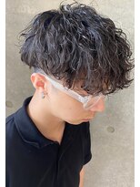 セル(CELL)&nbsp;メンズカット ツーブロック 波巻きパーマ マッシュ ショート