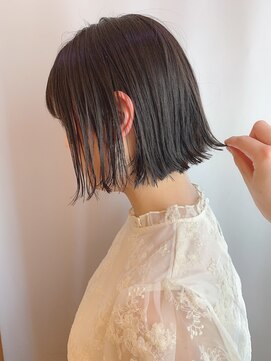 ステア ケース(stair case) 黒髪前下がり外ハネボブ