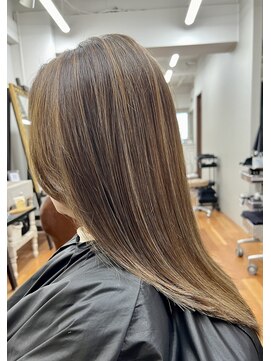 ヨシトモ(YOSHITOMO) 白髪ぼかしハイライトカラー