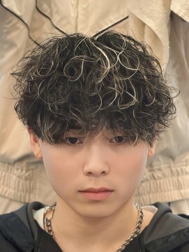 バース バイ ハピネス(BIRTH by happiness) ツイストスパイラルパーマツイストパーマメンズマッシュパーマ