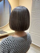 ソウスシア(SOURCE cia)&nbsp;白髪ぼかしハイライト×ホワイトグレージュ【佐藤和弥】