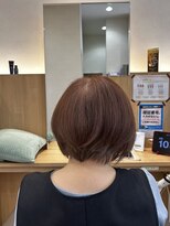 ウイバイファースト(u'i by first)&nbsp;襟足がすっきりと短くカットされた、丸みのあるショートボブ