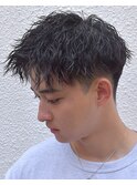 黒髪短髪ツーブロックアップバングツイストスパイラルパーマ