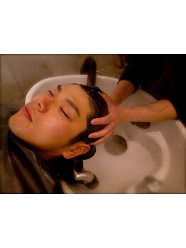 【平日22:00迄/メンズ専用美容室】頭皮から整える男の身だしなみ。仕事帰りに通える、癒しとケアの両立◎