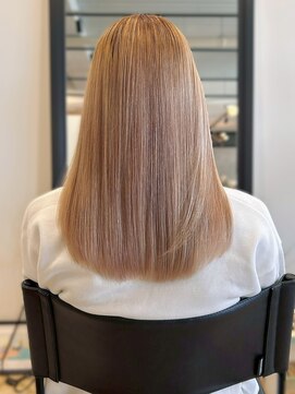 ブリーチカラー ハイトーンベージュカラー 艶髪 20代 ストレート